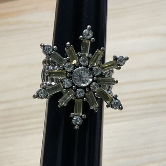 Vintage Silver-Tone Snowflake Stretch Ring With Rhinestone Accents - Picture 6 of 6